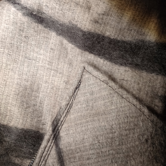 Dramatic Monochrome Handmade Wool Cape - Boutique Free Size - Picture 8 of 8